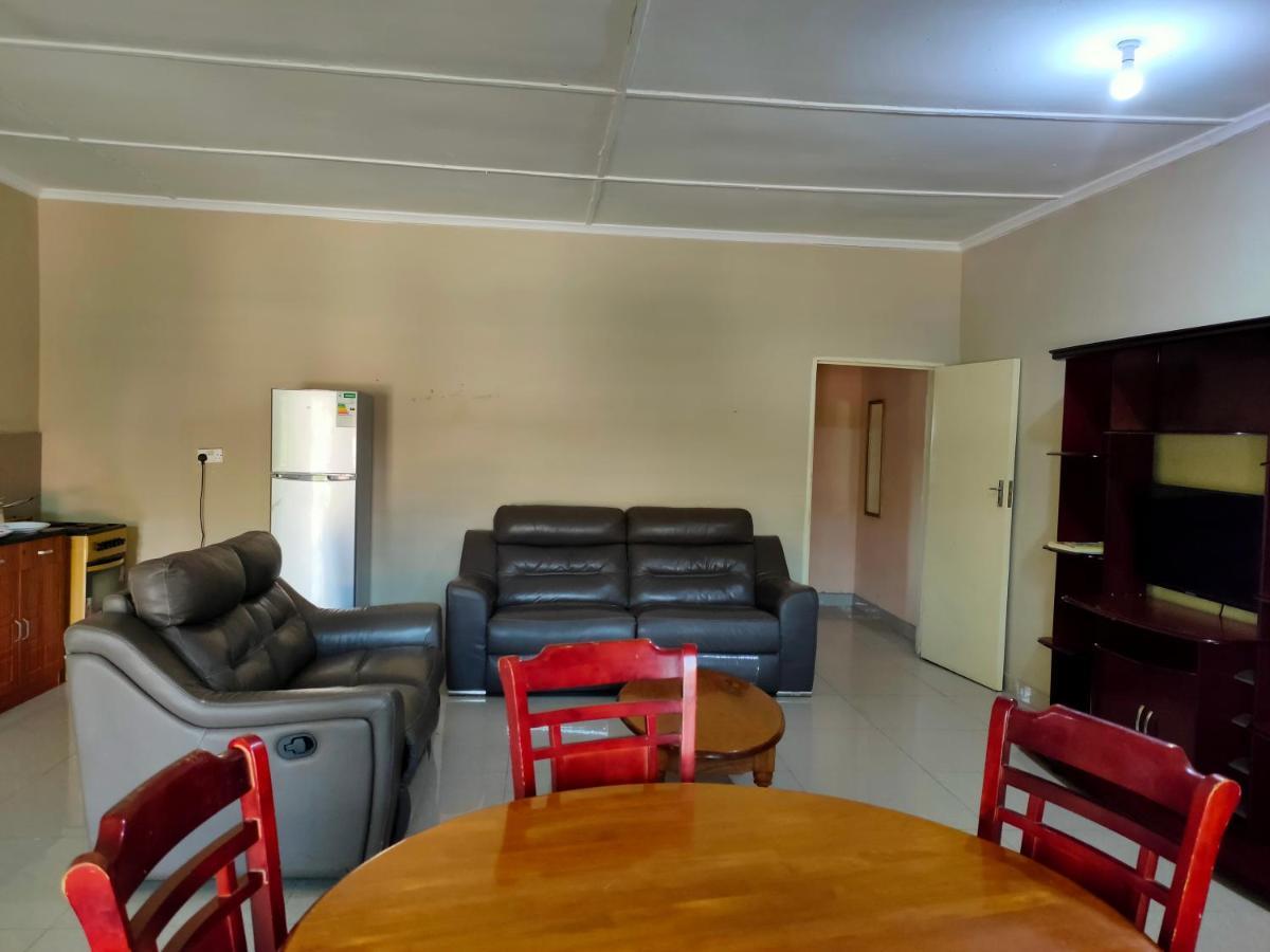 Golden Days Lodge Livingstone Bagian luar foto