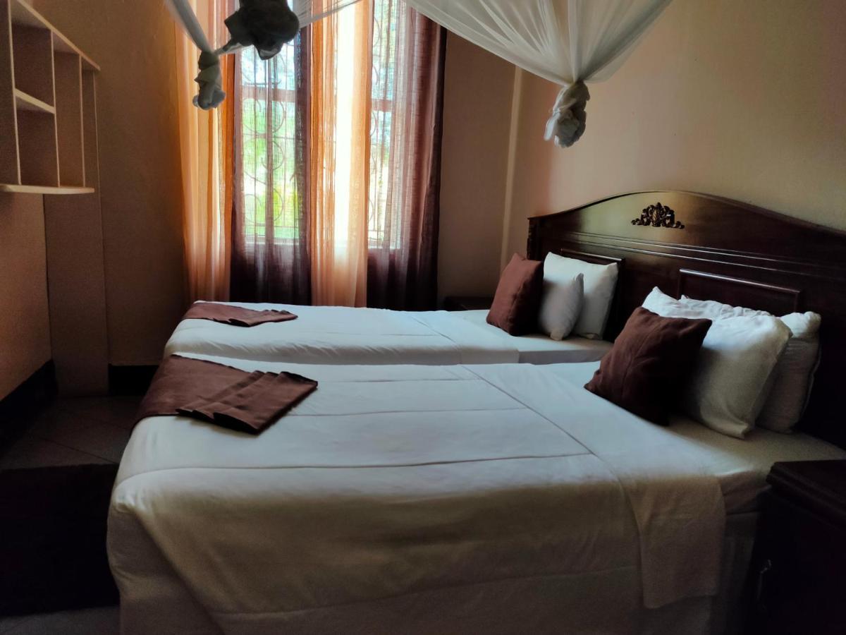 Golden Days Lodge Livingstone Bagian luar foto