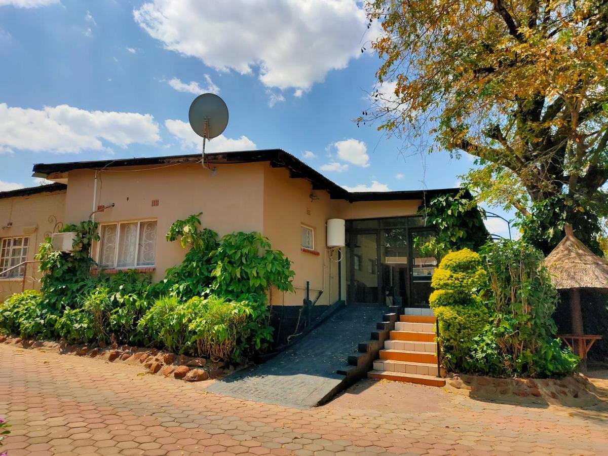 Golden Days Lodge Livingstone Bagian luar foto