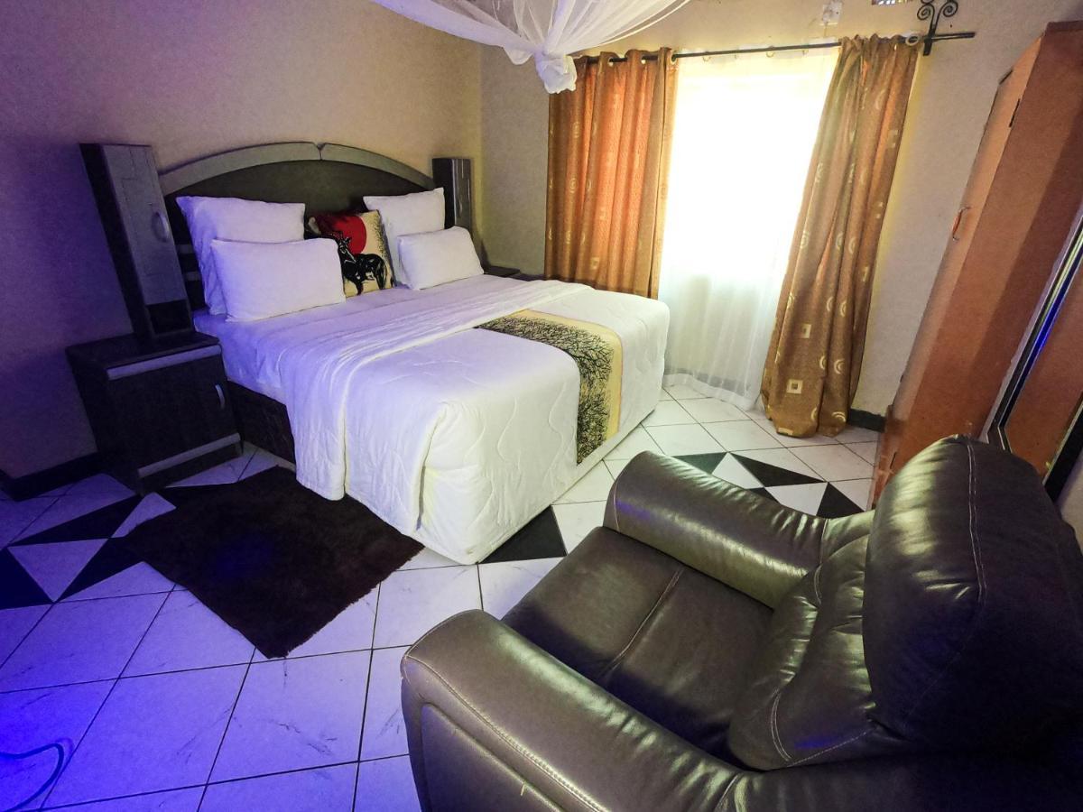 Golden Days Lodge Livingstone Bagian luar foto