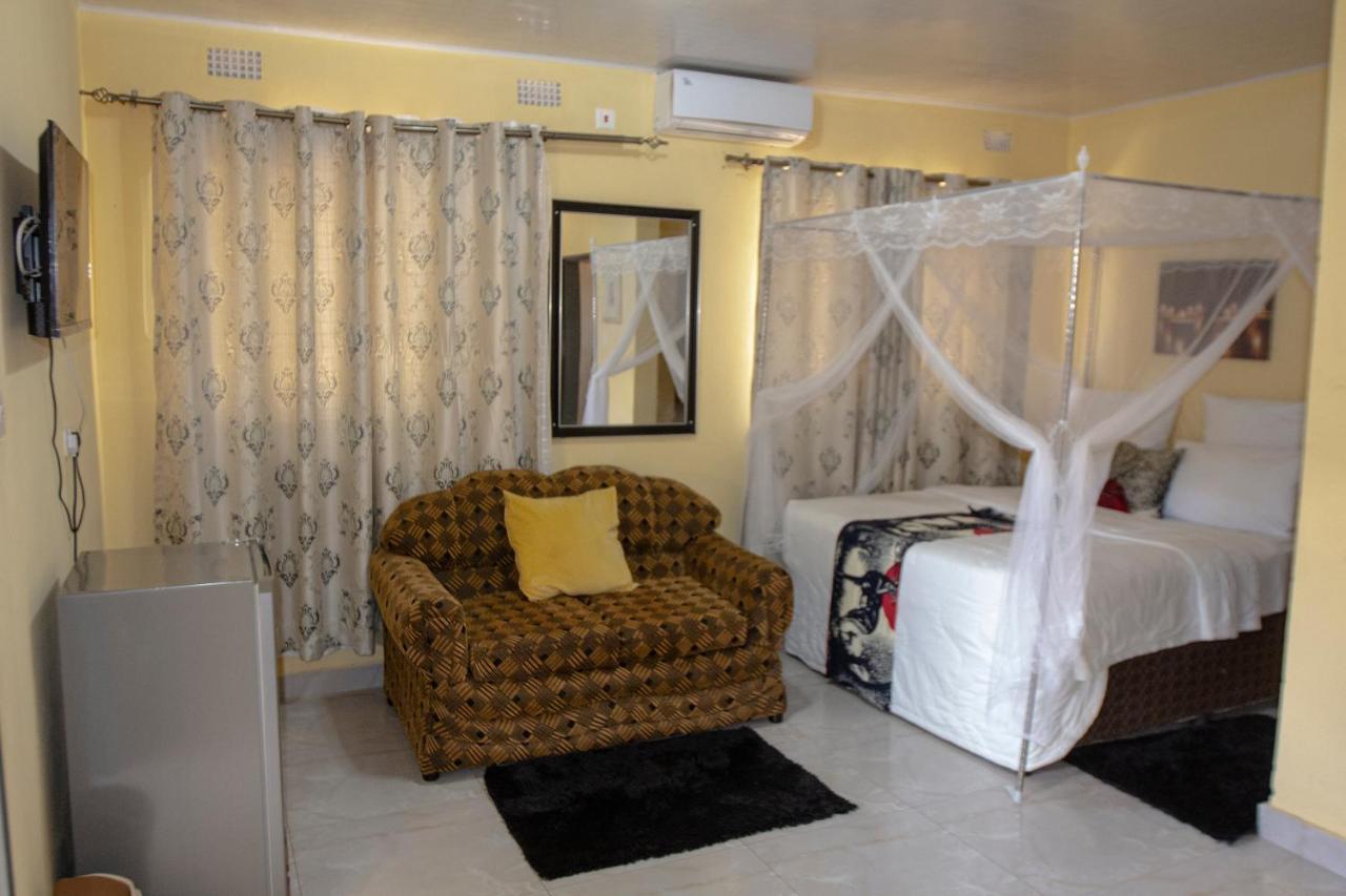 Golden Days Lodge Livingstone Bagian luar foto