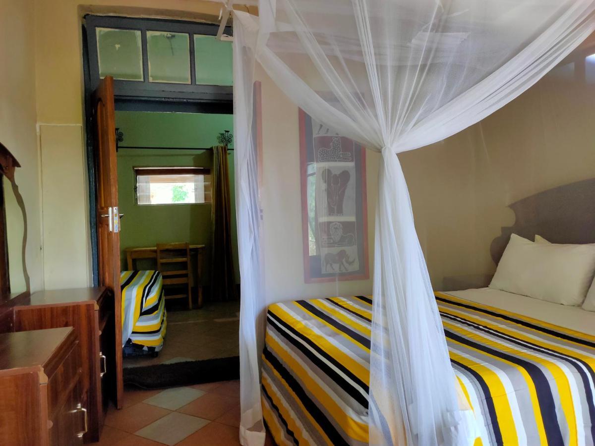 Golden Days Lodge Livingstone Bagian luar foto