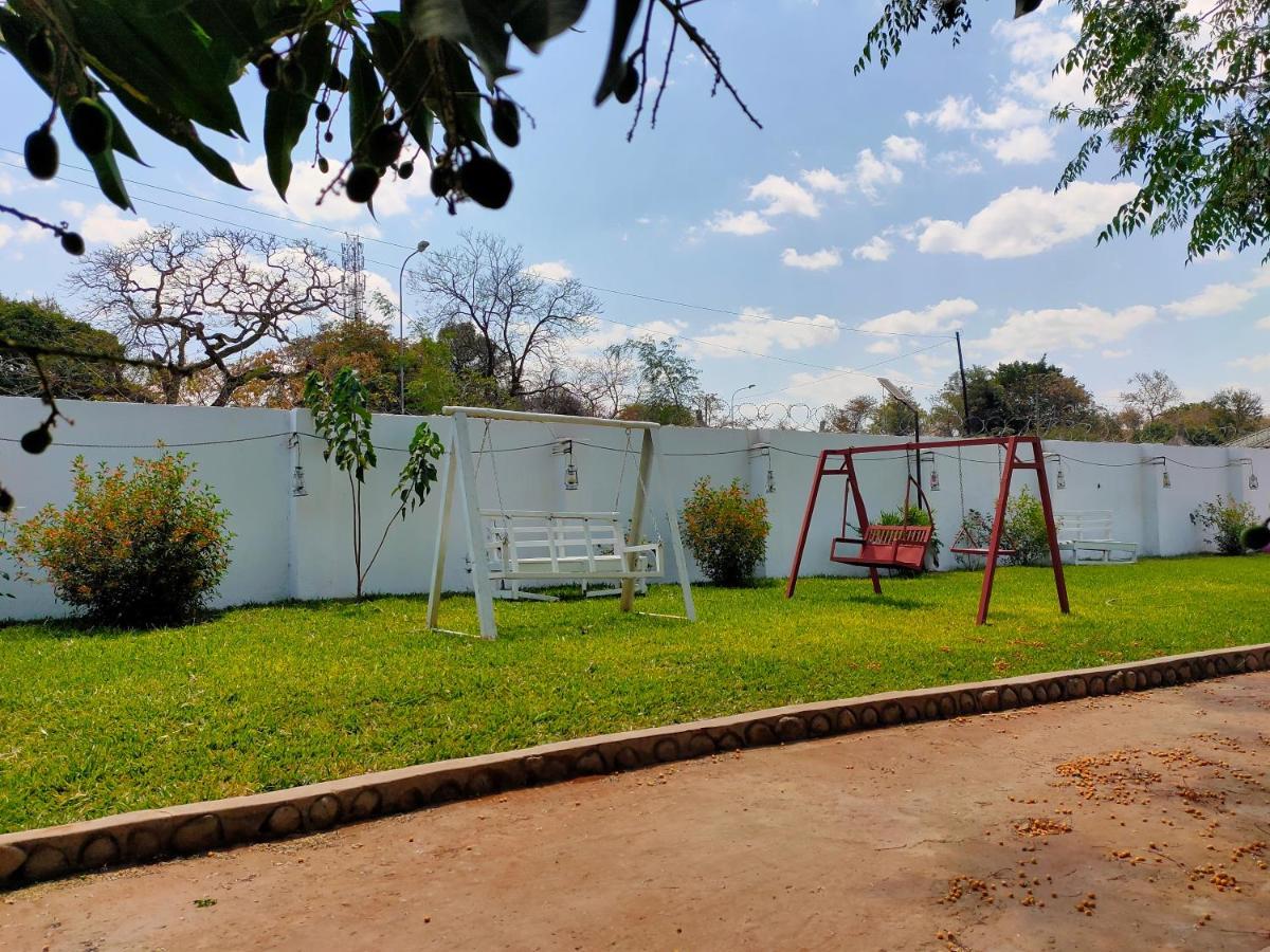 Golden Days Lodge Livingstone Bagian luar foto