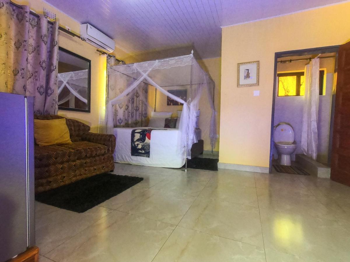 Golden Days Lodge Livingstone Bagian luar foto