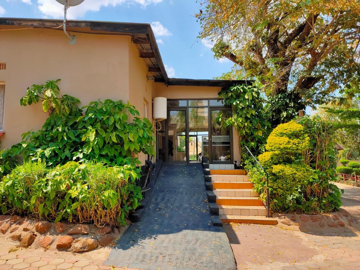 Golden Days Lodge Livingstone Bagian luar foto