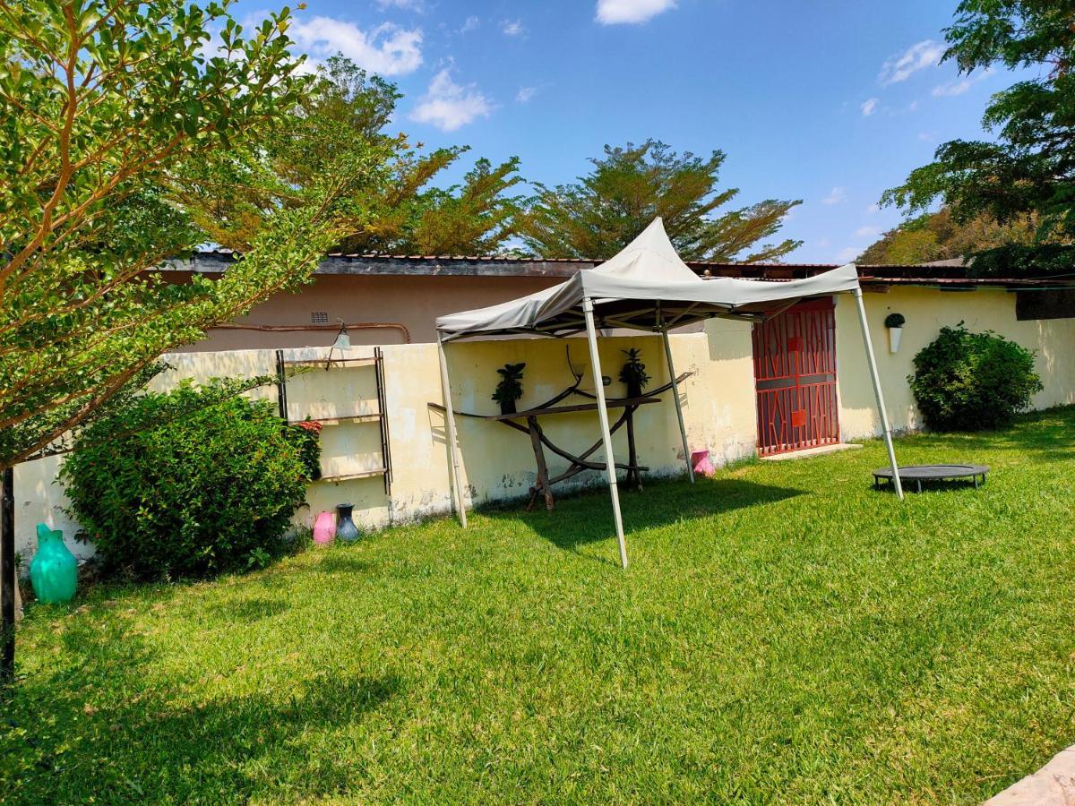 Golden Days Lodge Livingstone Bagian luar foto