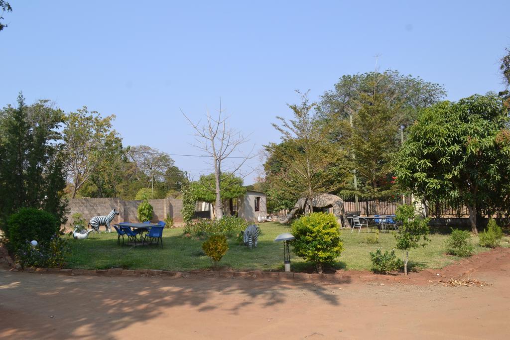 Golden Days Lodge Livingstone Bagian luar foto