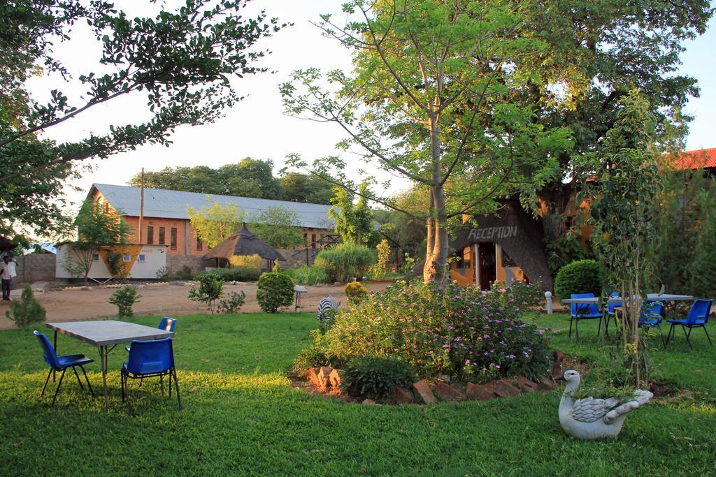 Golden Days Lodge Livingstone Bagian luar foto